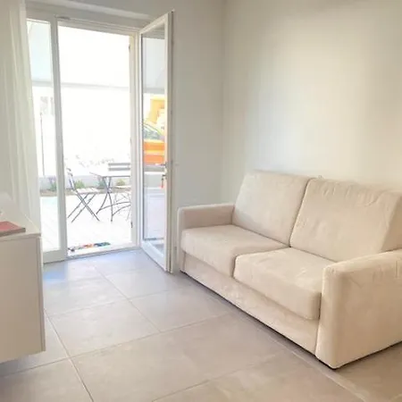 Nuovo Bilocale Super Accessoriato Con Spazio Esterno דירה